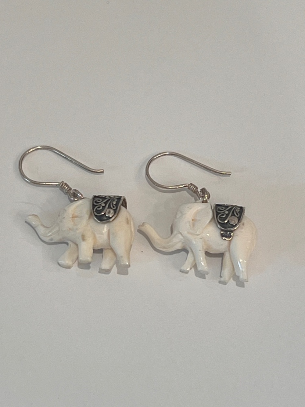 Vintage 925 Sterling Silver Carved Bone Elephant Dangle Earrings Lucky Tr